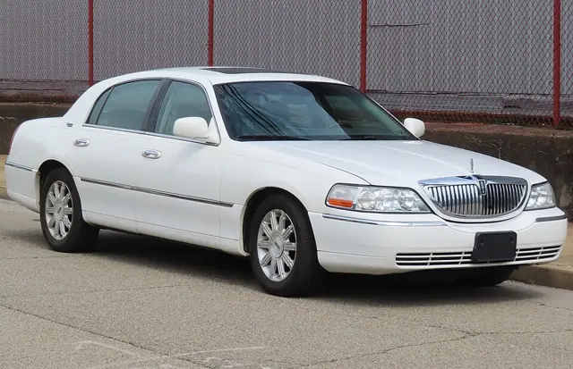 2010–2011 Lincoln Town CAR